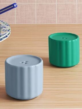 Room Essentials NWT 2pc Stoneware Salt & Pepper Shaker Set In Blue/Green 2"D